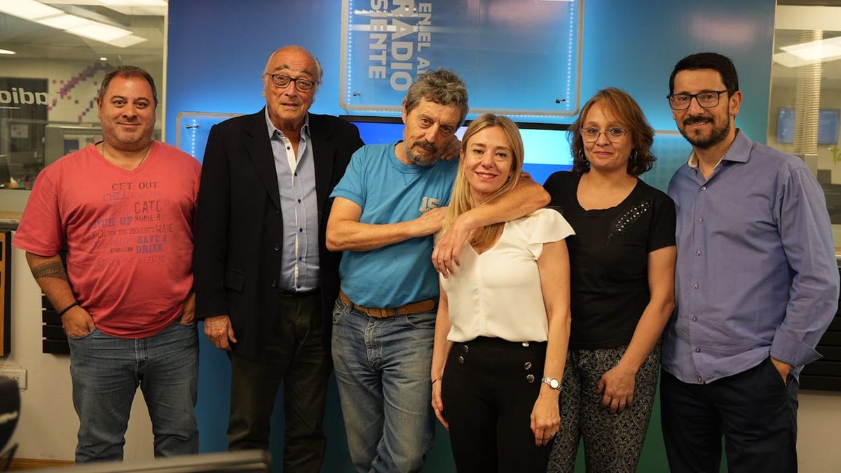 Granados con el equipo de Primeras Voces comandado por Andrés Gabrielli. Gonzalo Titito Fernández, Bebo Granados, Andrés Gabrielli, Sara González y Pablo Gerardi. Granados con el equipo de Primeras Voces comandado por Andrés Gabrielli. Gonzalo Titito Fernández, Bebo Granados, Andrés Gabrielli, Sara González y Pablo Gerardi.