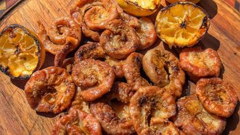 Cuánto tiempo se cocinan los chinchulines en el asado: la receta para que salgan en su punto justo Cuánto tiempo se cocinan los chinchulines en el asado: la receta para que salgan en su punto justo