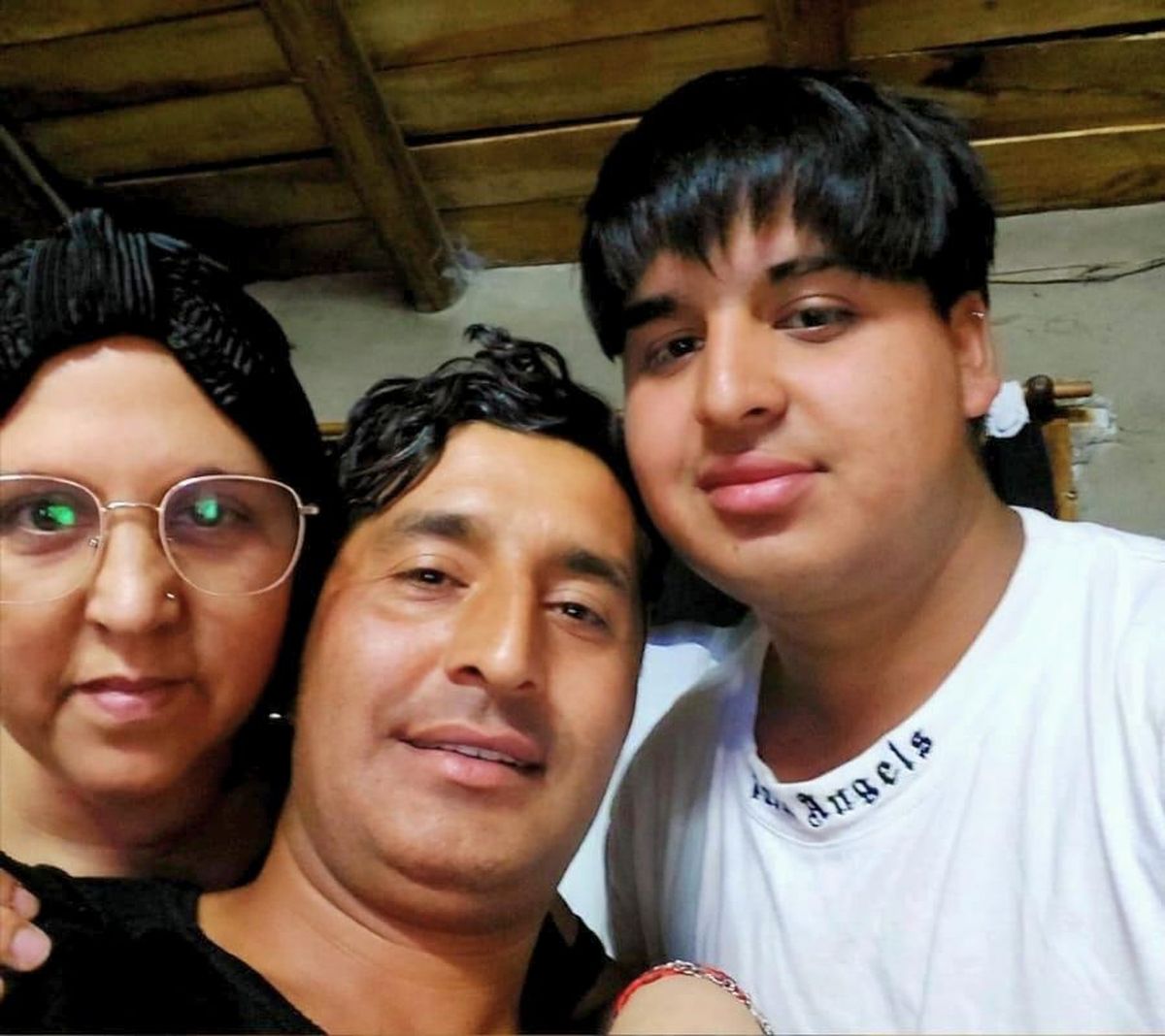 Junto a su esposo e hijo. "Rodearse de un entorno que sea amoroso y comprensivo es clave", dice. Junto a su esposo e hijo. "Rodearse de un entorno que sea amoroso y comprensivo es clave", dice.