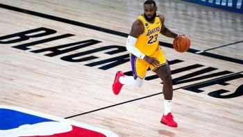 Los Lakers perdieron, pero LeBron James siempre tiene algo que mostrar