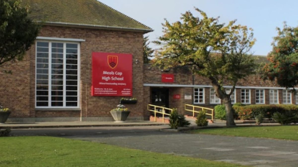 En un colegio de Southport funciona un taller de danza donde un joven de 17 años atacó a puñaladas a varios menores En un colegio de Southport funciona un taller de danza donde un joven de 17 años atacó a puñaladas a varios menores