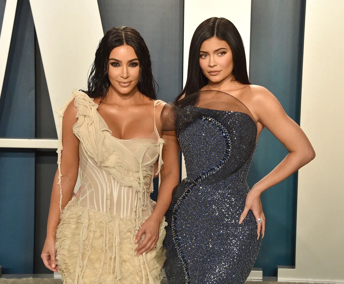 Sabemos que Kim Kardashian y Kylie Jenner usan perfumes de lujo. Pero si eres de los que no quiere gastar todo tu dinero en una fragancia, te dejamos ejemplos de perfumes que huelen a sofisticación y son low cost.