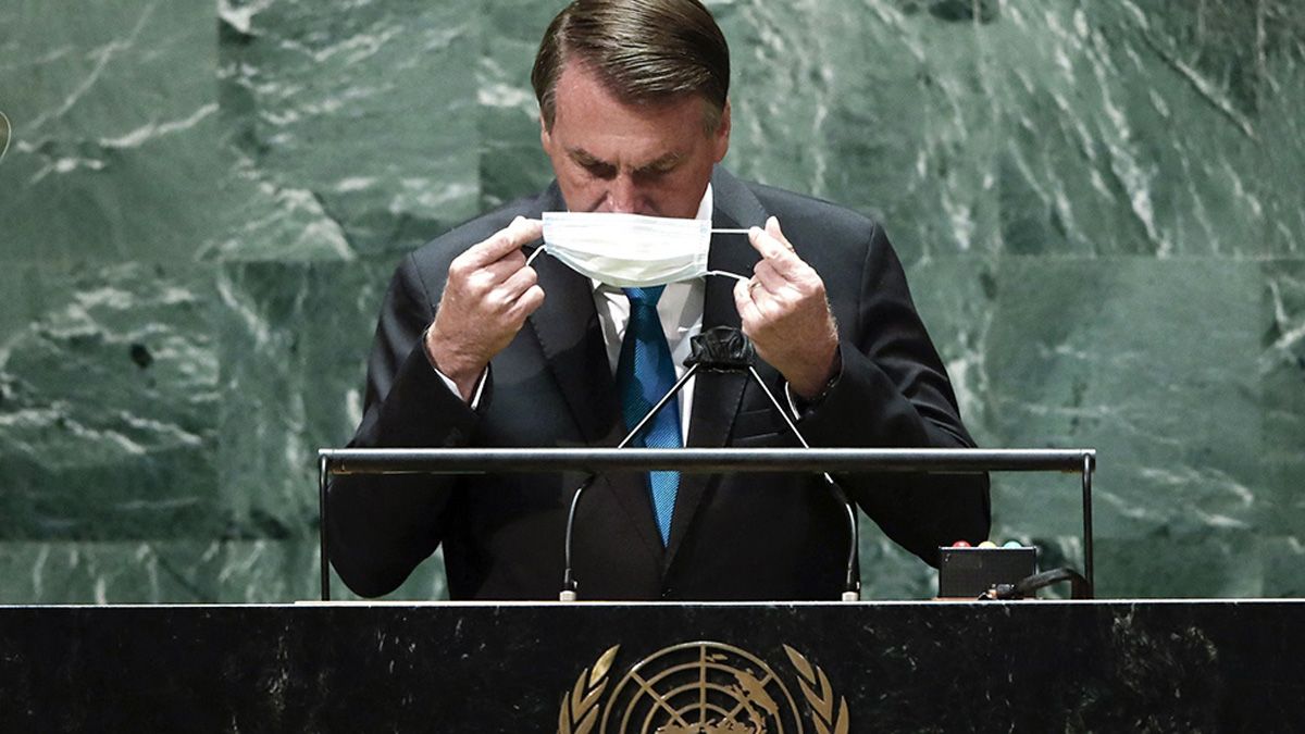 El presidente de Brasil Jair Bolsonaro regresó de Nueva York y deberá permanecer aislado por el contagio de su ministro de Salud en la cumbre de la ONU