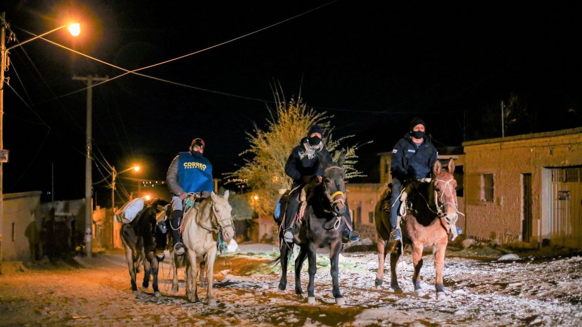 El transporte de las urnas está a cargo del Correo Argentino. El transporte de las urnas está a cargo del Correo Argentino.