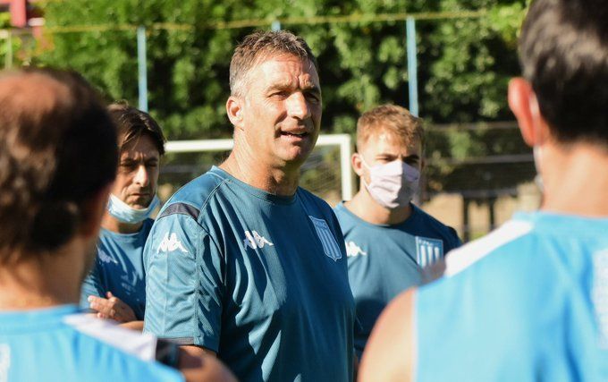 Antes de la presentación Juan Antonio Pizzi dirigió la primera práctica.