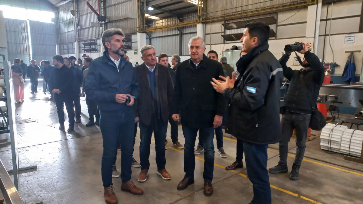 El intendente Ulpiano Suarez, Julio Totero, de Asinmet; y el gobernador de Jujuy, Gerardo Morales. Foto: Matías Pascualetti.