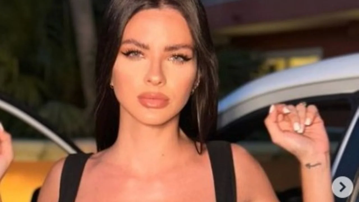 China Suárez reina de los ultra corsets con su último modelo: moñitos, culotte y más