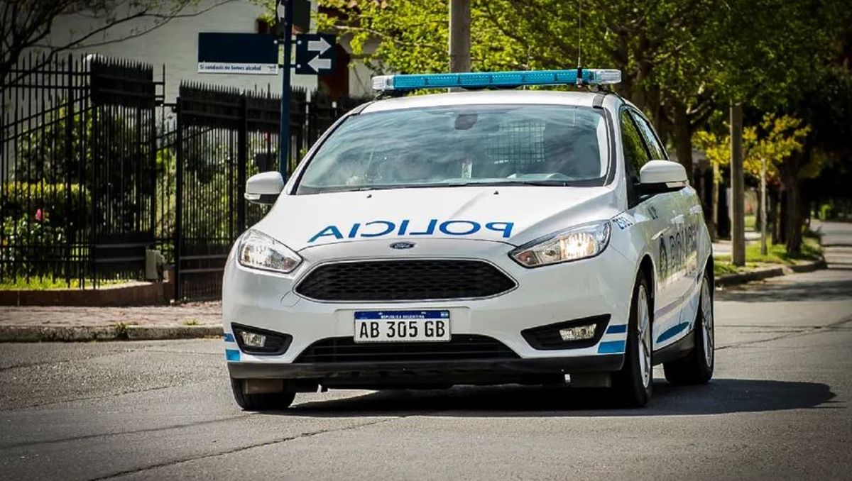 En las afueras de una escuela de Viedma un adolescente fue apuñalado y hay menores detenidos.&nbsp;