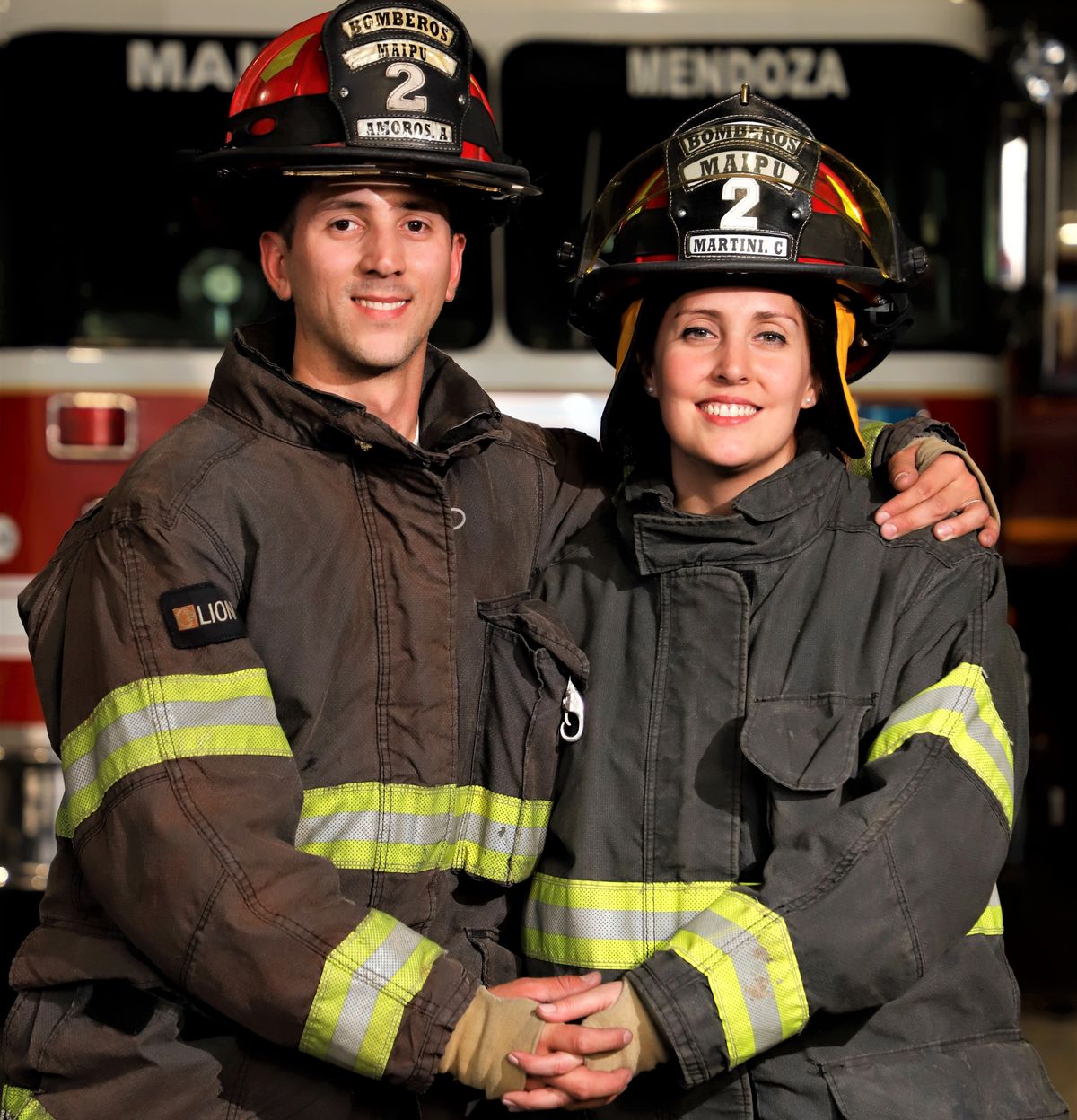 Andrés y Coti iniciaron su romance tras un incendio que la hermana de ella sufrió y él fue al auxilio. Después ella se hizo bombera. Andrés y Coti iniciaron su romance tras un incendio que la hermana de ella sufrió y él fue al auxilio. Después ella se hizo bombera.