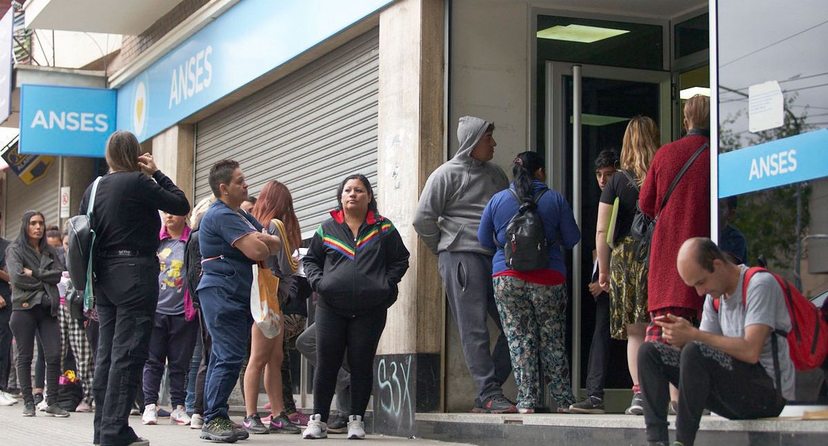 El Gobierno confirmó bonos para jubilados y pensionados de ANSES. El Gobierno confirmó bonos para jubilados y pensionados de ANSES.