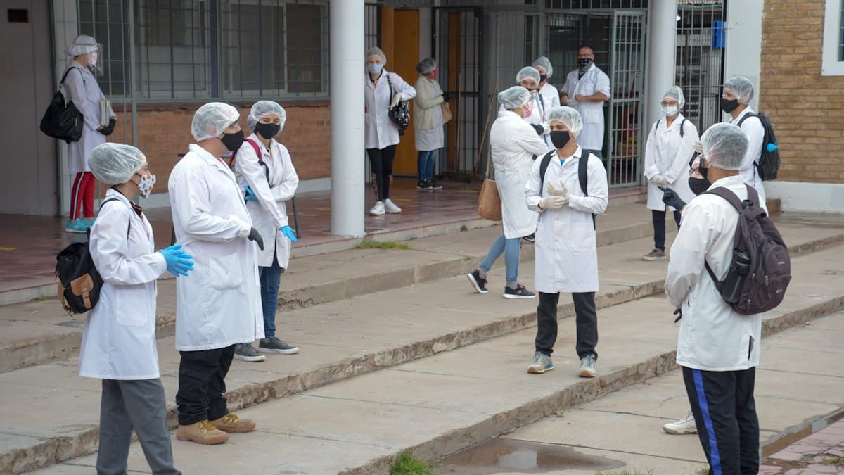 Clases presenciales: alrededor de 300 chicos volvieron a la escuela