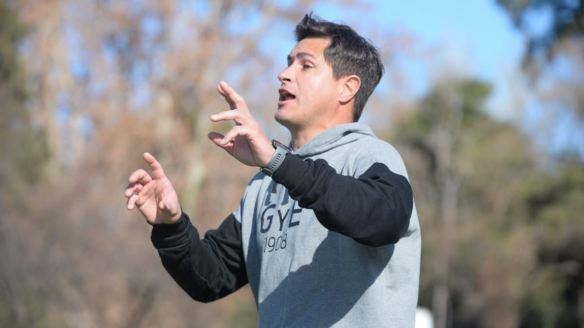 Ezequiel Medrán de los 9 partidos que dirigió ganó siete y empató dos. Su equipo está segundo. Ezequiel Medrán de los 9 partidos que dirigió ganó siete y empató dos. Su equipo está segundo.