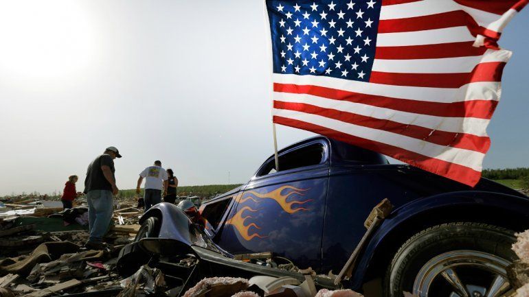 Aumentan a 29 los muertos por tornados y tormentas en EEUU