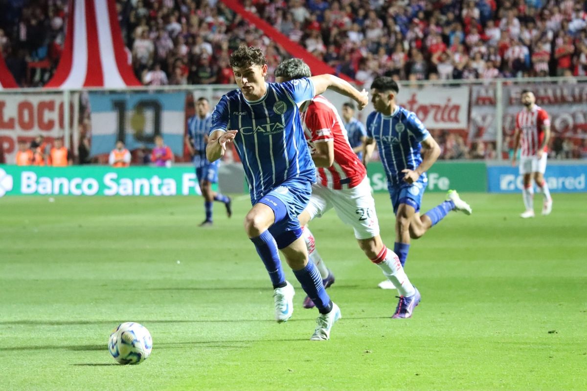 Godoy Cruz buscó en cancha de Unión de Santa Fe trepar más en la tabla anual para estar en zona de clasificación a la Copa Libertadores. Godoy Cruz buscó en cancha de Unión de Santa Fe trepar más en la tabla anual para estar en zona de clasificación a la Copa Libertadores.