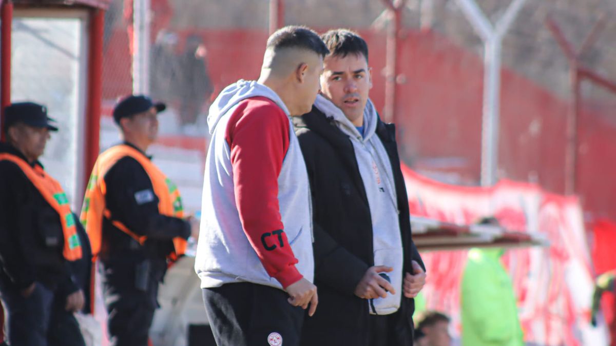 Pablo Jofr&eacute; est&aacute; junto a su ayudante de campo.