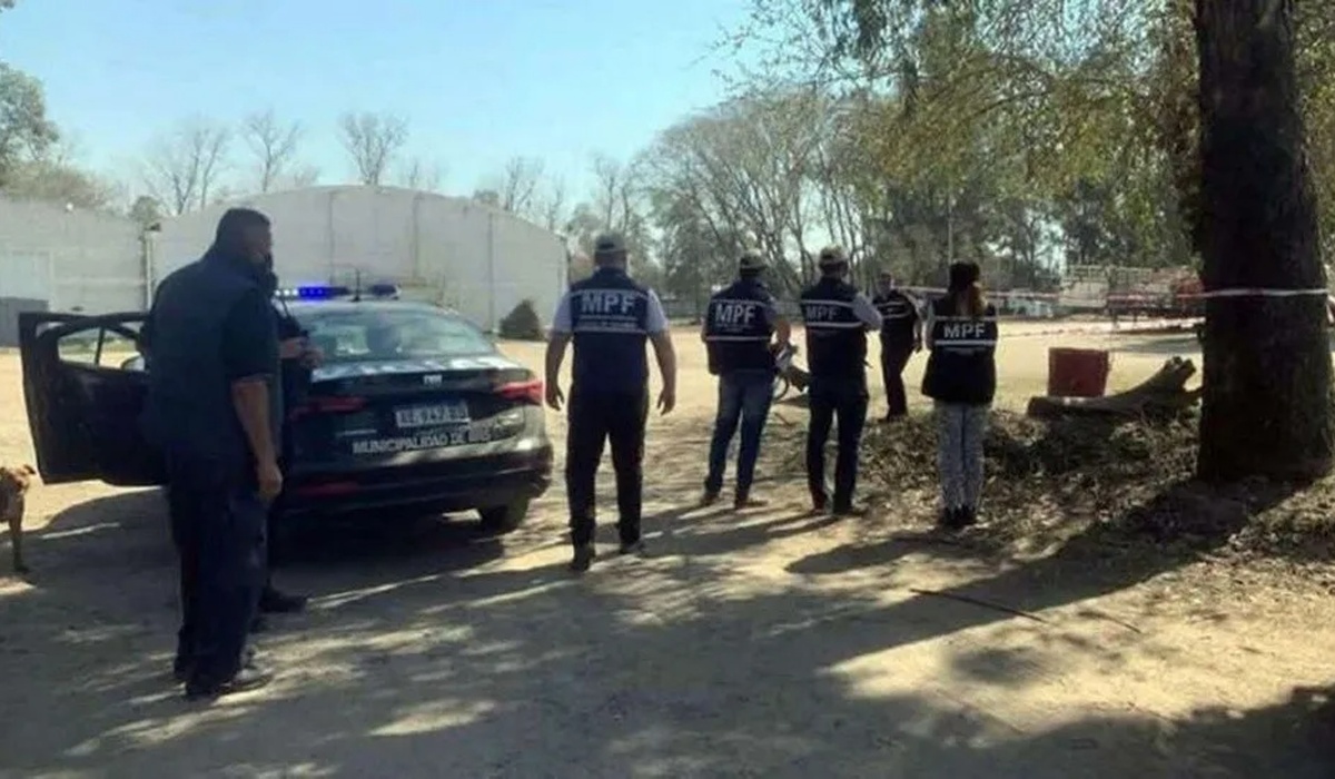 En ese tacho rojo estaba el cuerpo de la bebé.