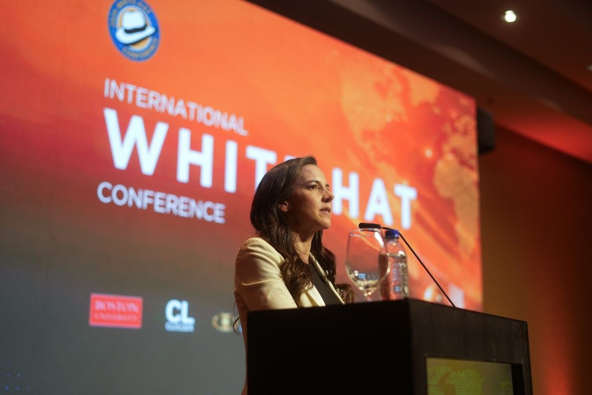 El discurso de Mercedes Rus en la White Hat Conference 2026 El discurso de Mercedes Rus en la White Hat Conference 2026