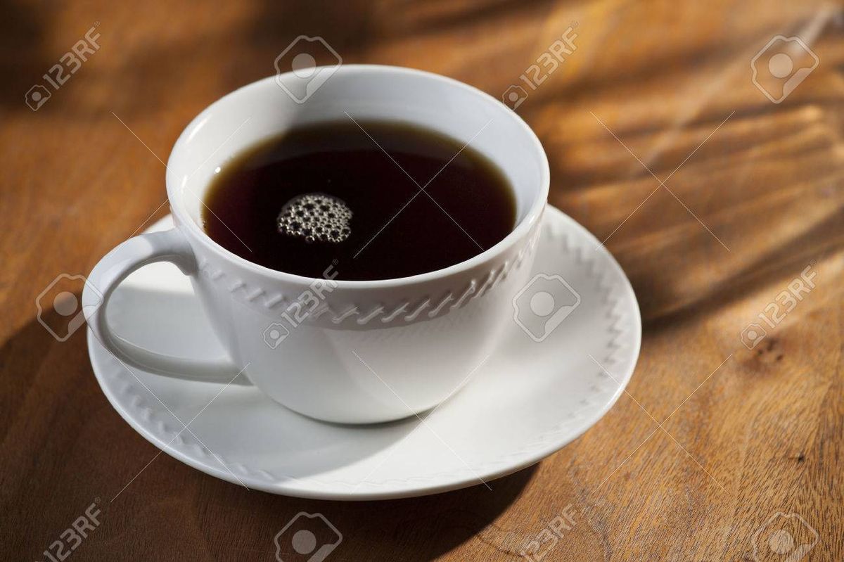 ¡Una exageración! Le cobraron un precio exorbitante por un café y llamó a la policía.