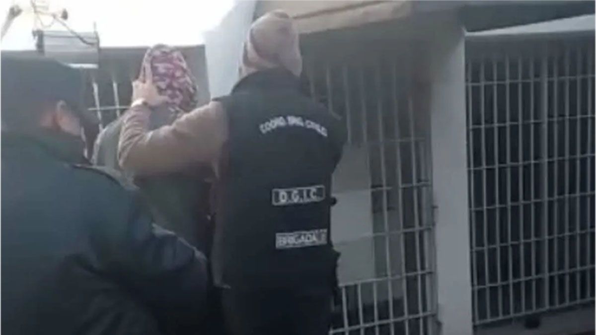 Los delincuentes fueron detenidos después de que uniformados realizaran un allanamiento en el barrio Yapeyú.