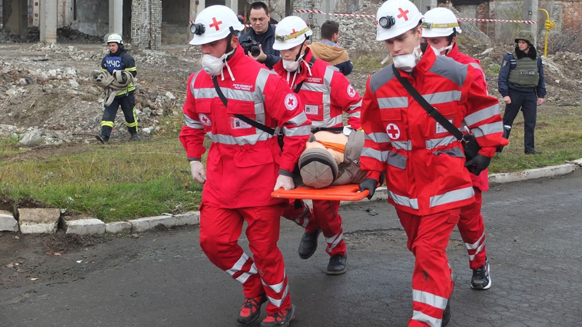 Guerra Rusia - Ucrania: la Cruz Roja se esfuerza en prestar ayuda humanitaria en la ciudad de Mariupol.