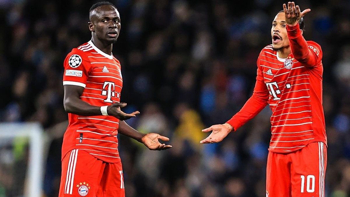 Sadio Mané, el jugador que está a la izquierda, sería echado por Bayern Munich.