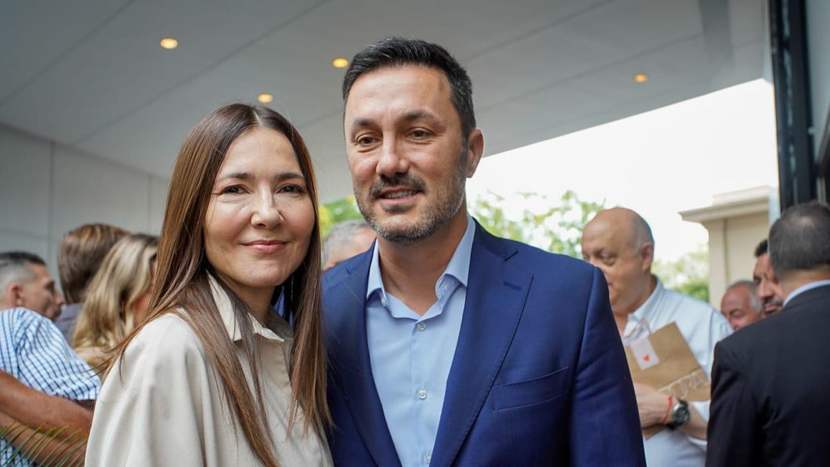 Novios. La periodista Cristina Pérez y el ministro de Defensa Luis Petri. Novios. La periodista Cristina Pérez y el ministro de Defensa Luis Petri.