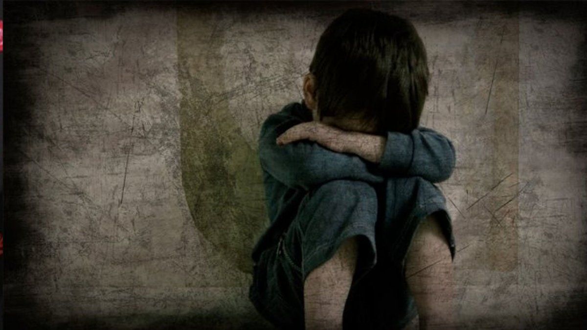 Vestía a su hijo de mujer para violarlo, quien a su vez abusaba de su hermano