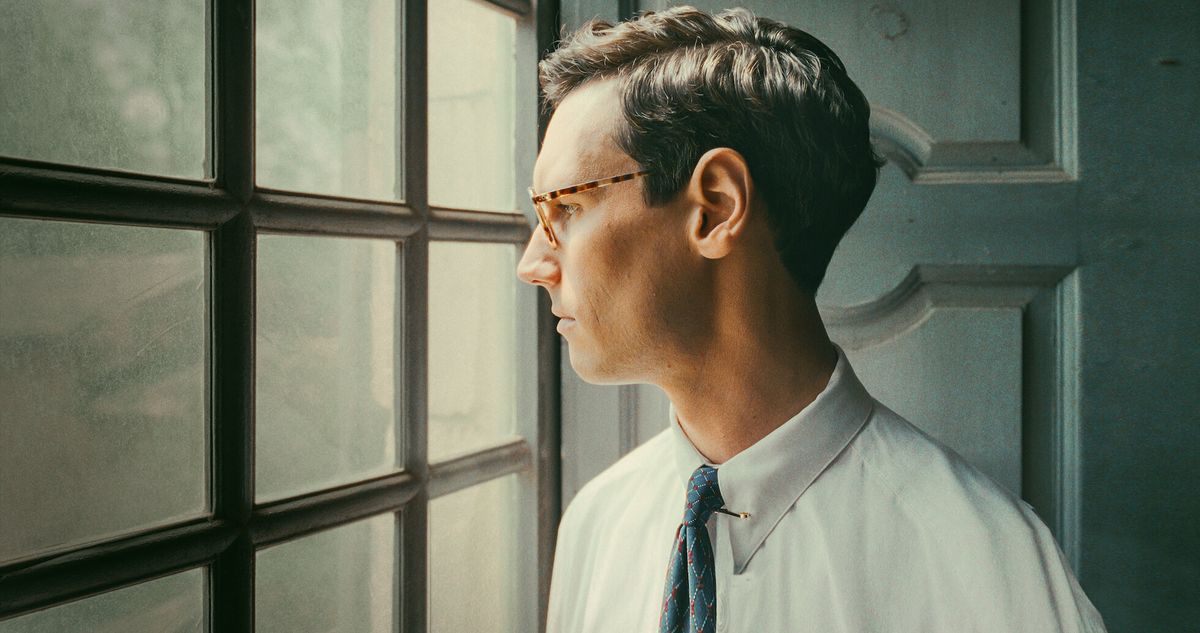 Esta gran serie de época de Netflix dura apenas 7 capítulos. Esta gran serie de época de Netflix dura apenas 7 capítulos.