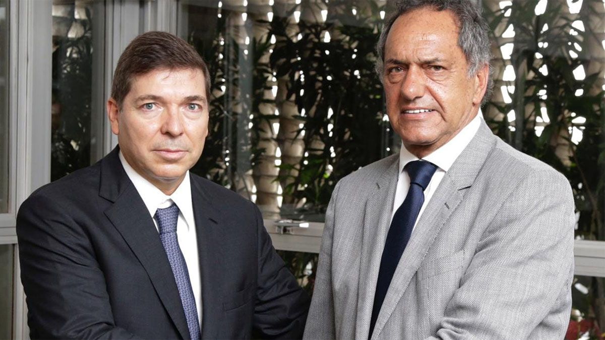 El empresario Josue Gomes da Silva, junto a Daniel Scioli, el embajador argentino en Brasil.