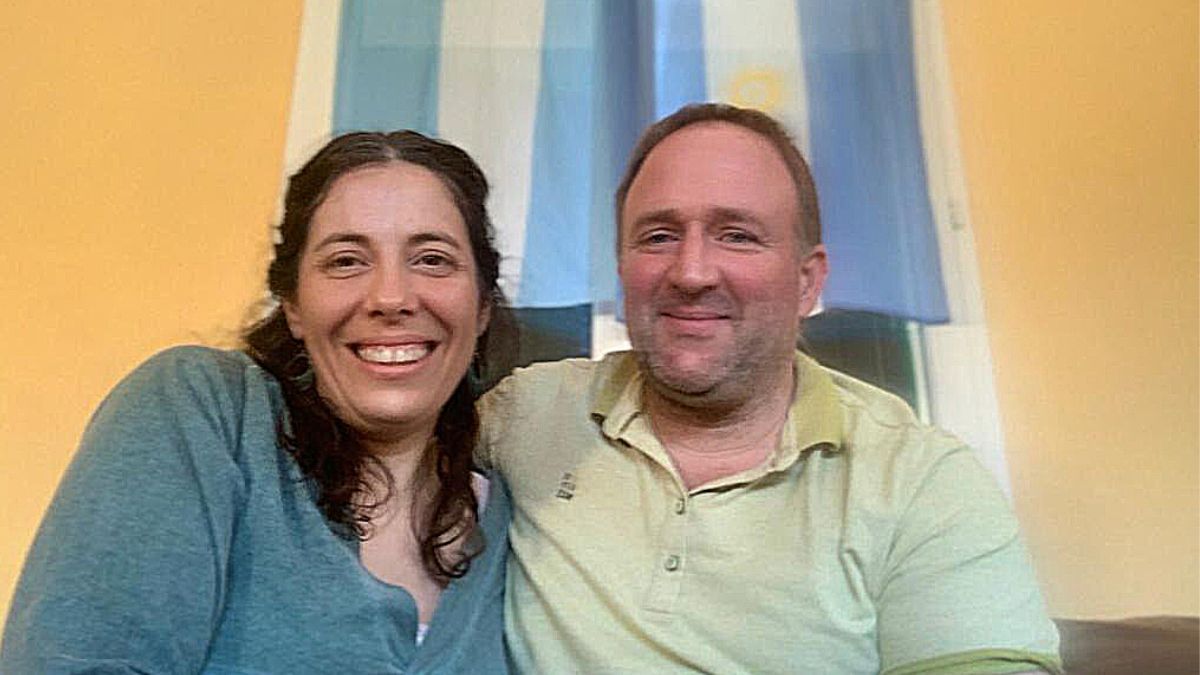 La comunicadora mendocina Analía Boggia y su marido francés, Sebastián Carrere, viven en Francia y el domingo hincharán por Argentina en la final del Mundial Qatar 2022.
