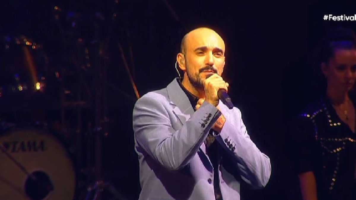 Abel Pintos dejó de cantar en pleno show.