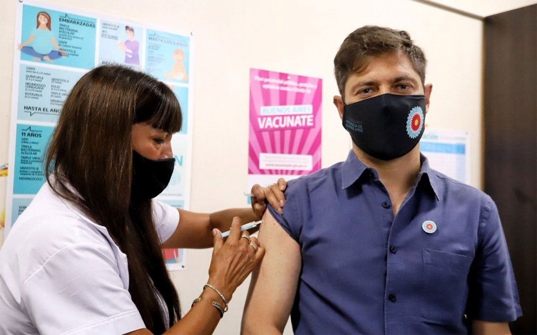 Axel Kicillof se quejó este miércoles de que la campaña contra la vacuna para el coronavirus está vivita y coleando.