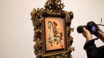 En una muestra, la pintura de un Emiliano Zapata 
