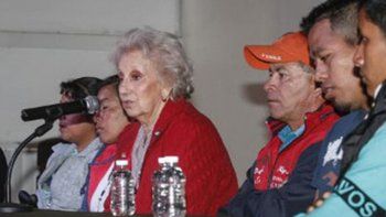 Abuelas de Plaza de Mayo se solidarizan con normalistas