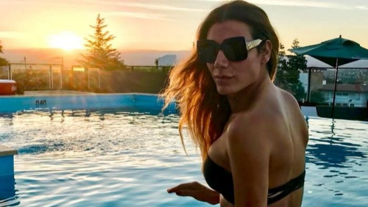 Florencia de la V confirma que es la nueva reina del hilo dental XS y lo lleva en modo ultra taparrabos