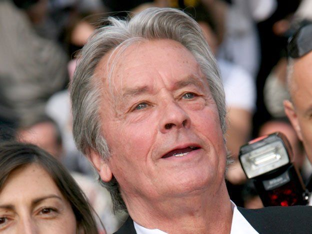 Alain Delon al quirófano