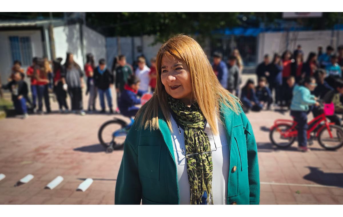 Claudia Bustos es una líder de asistencia. Trabaja en la Escuela 1-014 Alejandro Mathus de Bermejo.