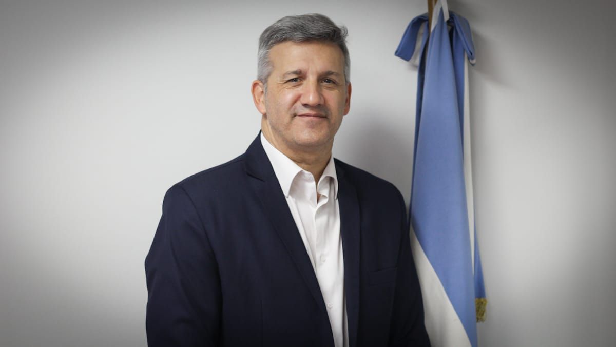 Emilio Agu nació en Bahía Blanca y se radicó en Mendoza hace más de 20 años. Emilio Agu nació en Bahía Blanca y se radicó en Mendoza hace más de 20 años.