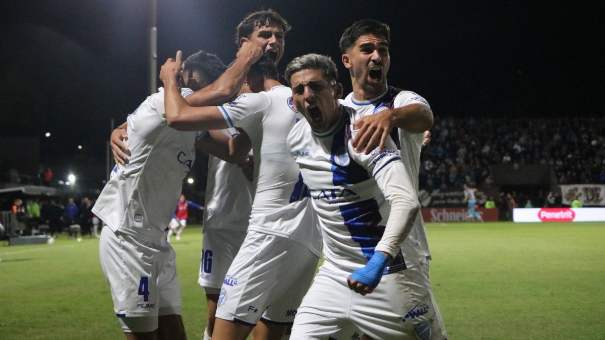 Tras mucho sufrir, Godoy Cruz le ganó en tiempo de descuento a un duro Platense, para lograr el pase a Cuartos de final de la Copa de la Liga 2024.