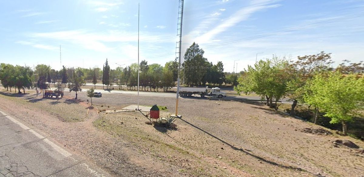 Azcuénaga y Acceso Sur, en Luján de Cuyo: allí se construirá la rotonda más importante, que servirá como entrada al departamento. Azcuénaga y Acceso Sur, en Luján de Cuyo: allí se construirá la rotonda más importante, que servirá como entrada al departamento.