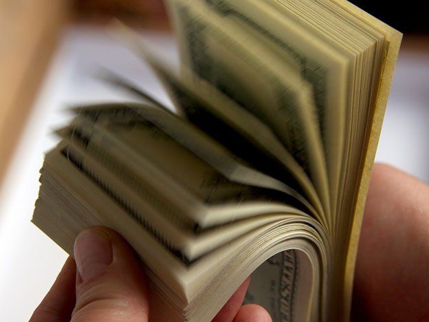 El blue llegó a $12,70, en medio de la puja con los buitres y con la cuenta regresiva al default