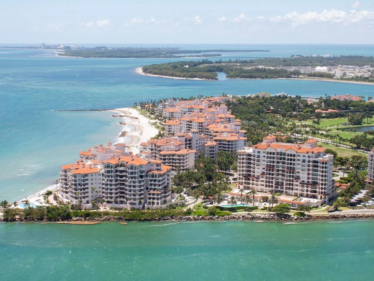 Fisher Island es hogar de millonarios y figuras de renombre. Fisher Island es hogar de millonarios y figuras de renombre. 