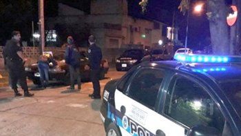 Un hombre fue acribillado, su hermana herida y la otra detenida como sospechosa