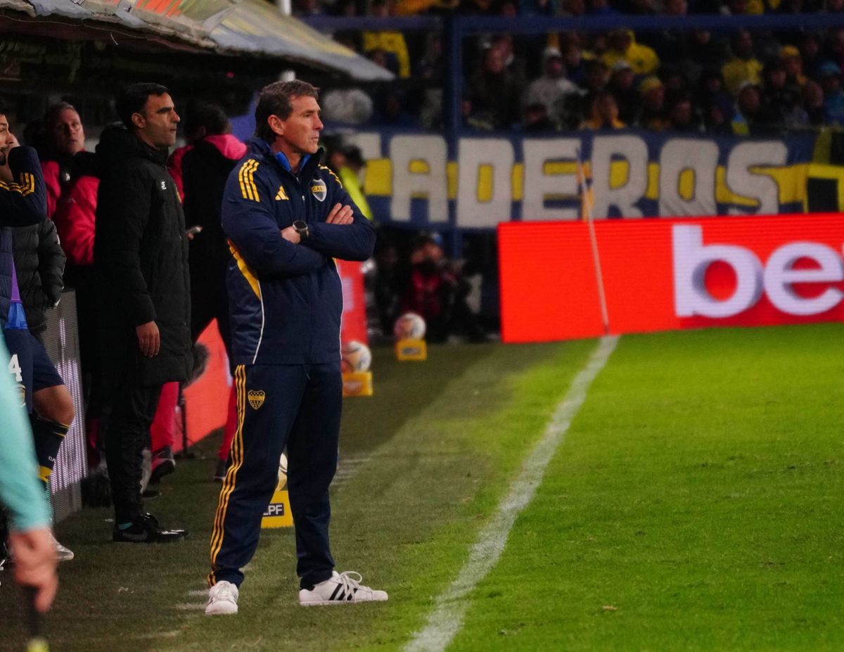 Úbeda no pudo romper el maleficio de los DT que no pueden ganar en el xeneize. Úbeda no pudo romper el maleficio de los DT que no pueden ganar en el xeneize.