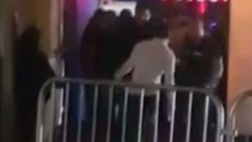 Así golpeó un patovica a un joven en un boliche