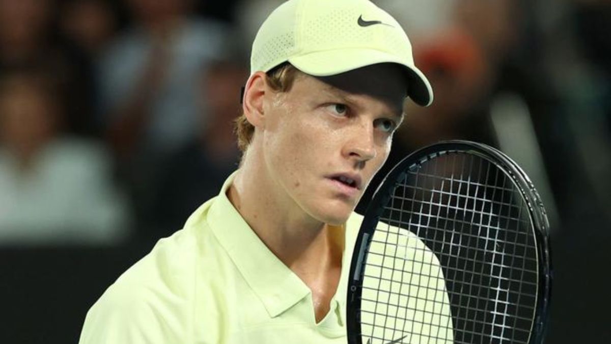 Jannik Sinner voló en cancha y derrotó en sets corridos a Álex De Miñaur para meterse en semifinales del Abierto de Australia. 