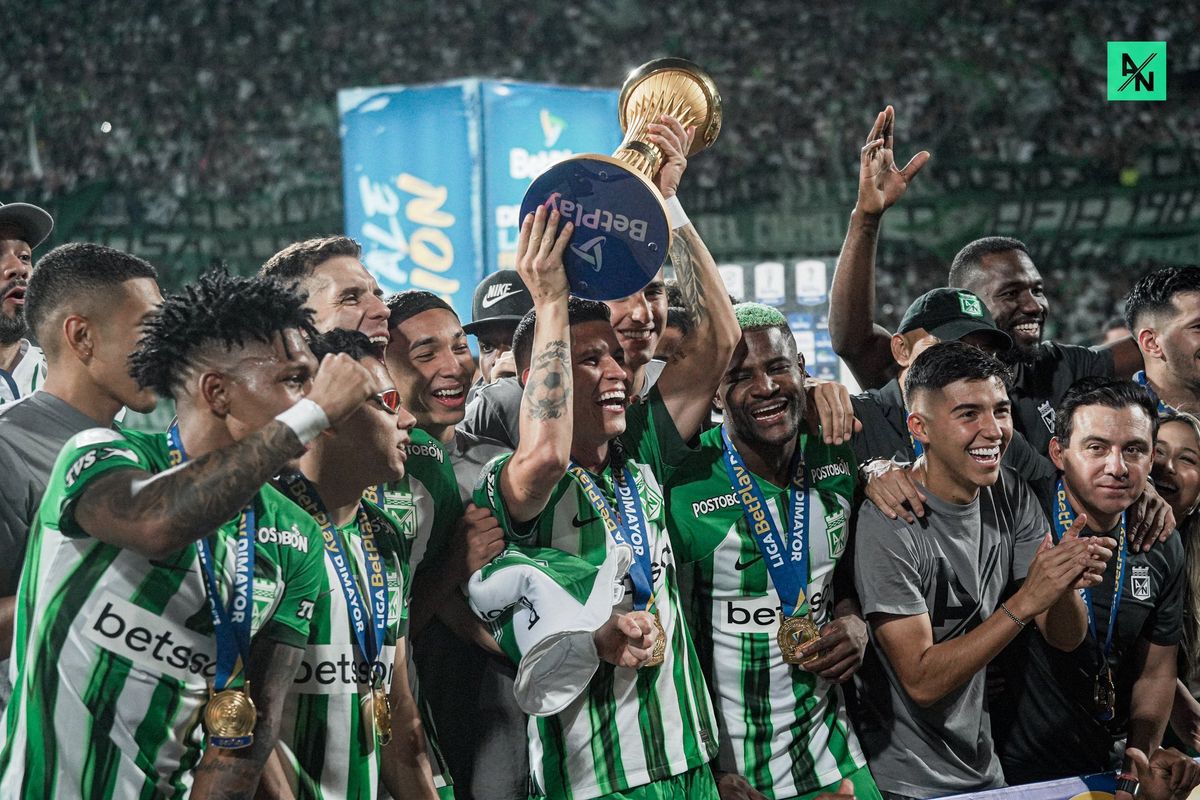 Atlético Nacional de Colombia y una nueva vuelta olímpica que celebra el fútbol de México. Atlético Nacional de Colombia y una nueva vuelta olímpica que celebra el fútbol de México.