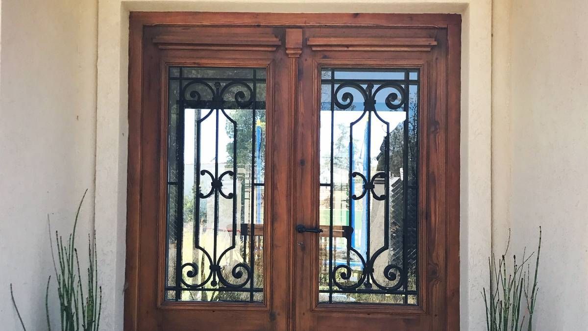 Trucos del hogar: recupera el brillo de las puertas de madera con este truco