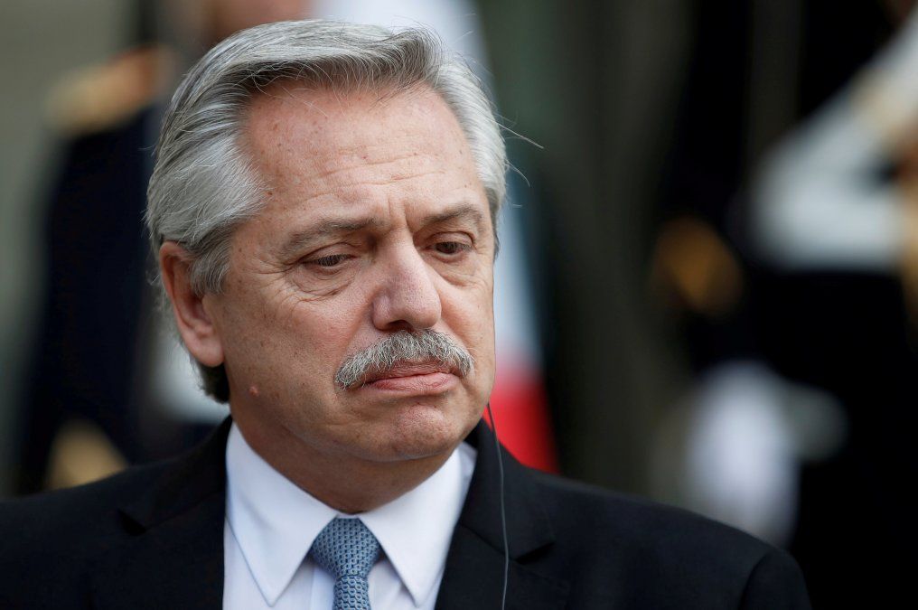 Alberto Fernández viaja tras el escándalo de la vacuna por el coronavirus.