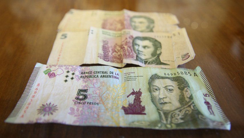 En febrero dejará de circular el billete de $5 y en agosto comienzan a retirarlo